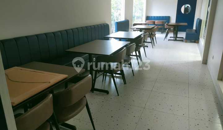 Second Floor Business Space Above Padel, Suitable for Restaurant or Office, Kayuputih Pulomas Area, Near Kelapa Gading