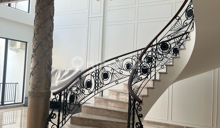 Renovated Luxury House in Villa Gading Indah Complex, 400m Land Area 2