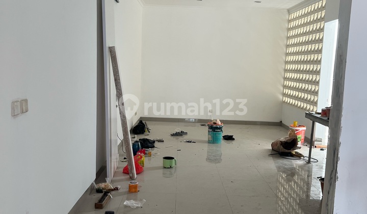 JGC North Thames House Renovated Fully Enclosed Backyard Converted to Spacious Luxury JGC North Thames House Renovated Fully Enclosed Backyard Converted to Spacious Luxury