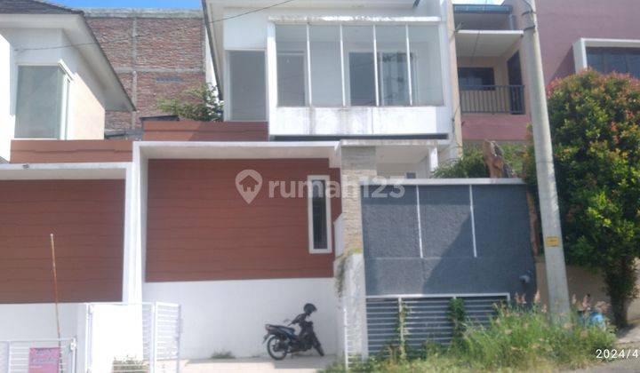 Dijual Rumah 2 Lantai Full Bangunan Siap Pakai Free biaya biaya 1