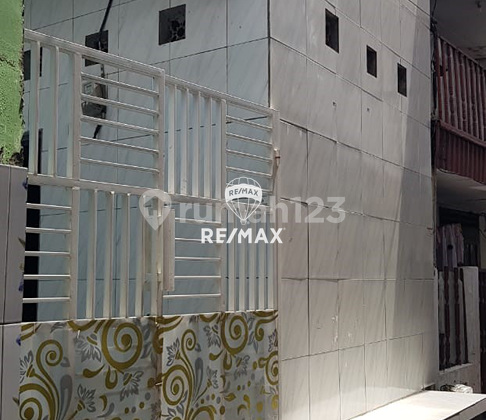DIJUAL RUMAH KOS 4 PINTU DI KALIBATA LOKASI MENARIK