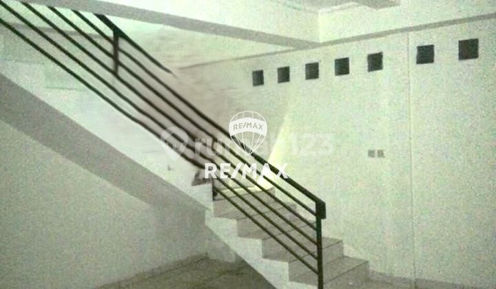 FOR SALE: 3.5-STORY SHOPHOUSE IN MUARASARI AREA, SOUTH BOGOR, STRATEGIC LOCATION 2
