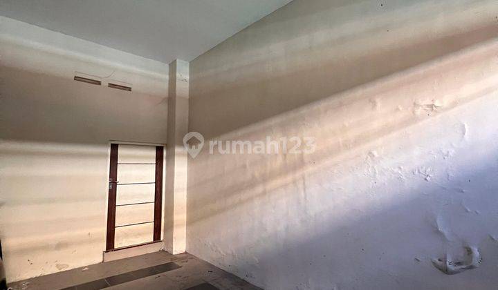Rumah Murah Strategis Sby Barat 2lt Worth It Untk Tinggal 2