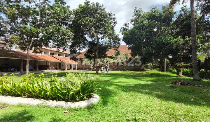 Rumah 1 Lantai Taman Luas Kemenuh Ubud Bali