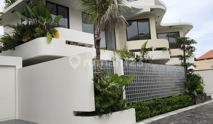 New Villa Seminyak Sunset Road Bali 3 Lantai Furnished 2
