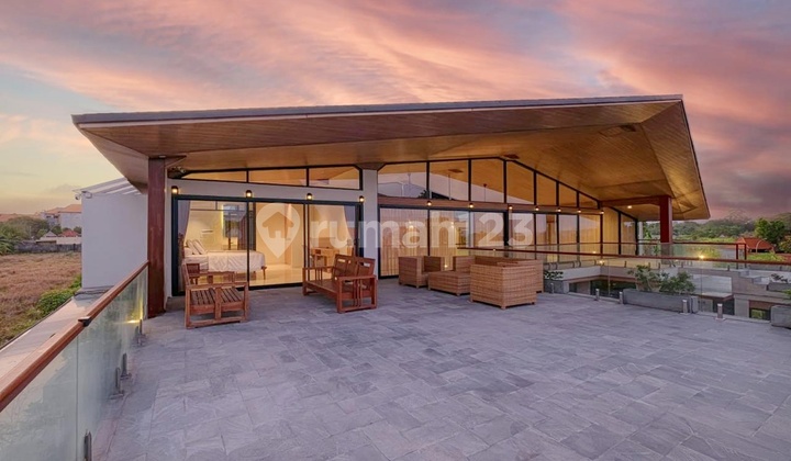 Villa Sanur Jalan Kaki ke Pantai 4 Bedrooms SHM