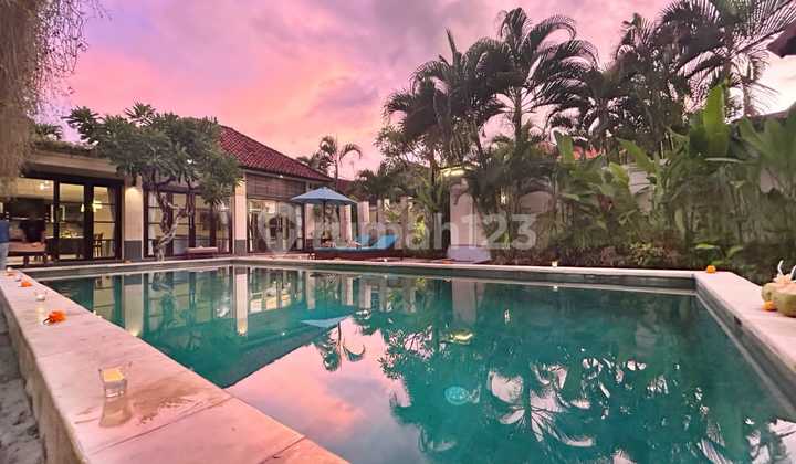 4 Bedrooms Villa Disewakan Lokasi Seminyak 1