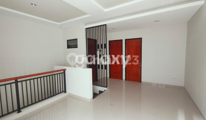 FOR SALE NEW SUNSHINE BEACH HOUSE BRAND NEW NEAR RUNGKUT PAKUWON CITY BABATAN SUTOREJO BEACH MULYOSARI 2