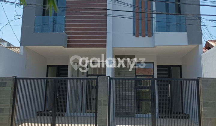 JUAL RUMAH LOKASI NYAMAN DI MAIN ROAD SUTOREJO 1