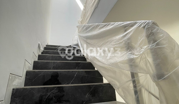 DiJUAL RUMAH CANTIK BARU GRESS SUTOREJO DEKAT RUNGKUT PAKUWON CITY 2