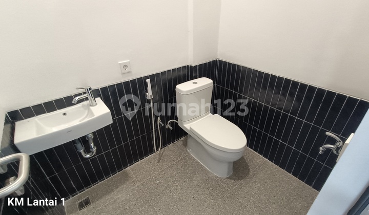 FOR RENT NEW DUPLEX SHOPHOUSES 2 STRATEGIC LOCATIONS BY CENTRAL PARK MERR ROADSIDE 2