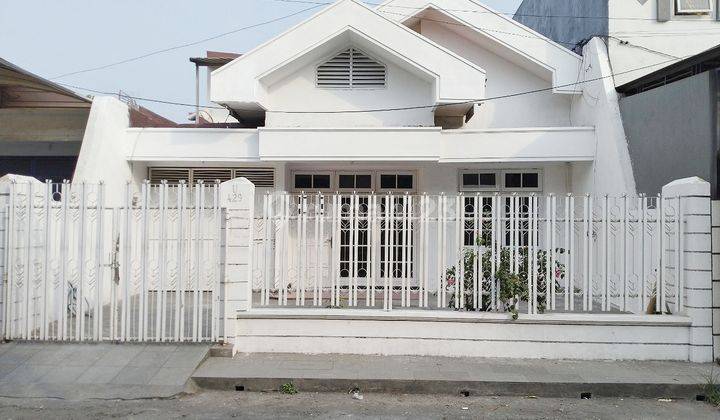 Sewa Rumah Siap Huni Dharmahusada Indah Utara 1