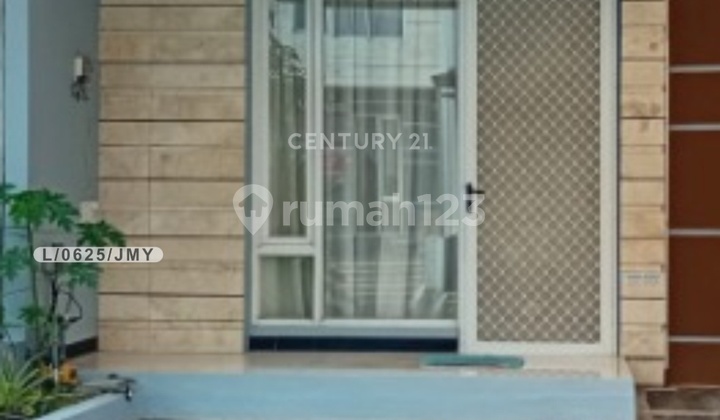 Rumah Semi Furnished Siap Huni Di Taman Kopo Indah 5 Bandung 1