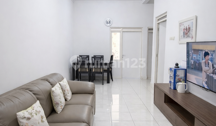 Jual Taman Holis 2 Rumah Cantik View Garden Aman 24Jam