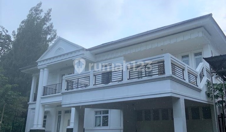 Rumah Bagus Ada Kolam Renang di Legenda Wisata