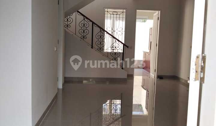 Good 2-Story House for Sale in Legenda Wisata 2
