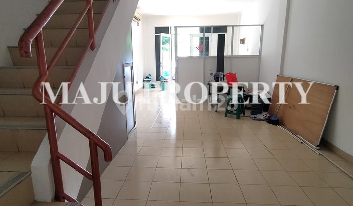 Good 3-Story Shop House for Rent, Ready to Use, in Kota Wisata 2