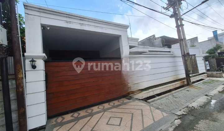 Rumah Pusat Kota Jl. Komering Darmo Surabaya 2