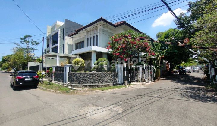 Rumah Darmo Permai Selatan Hook 2 Lantai Rumah Darmo Permai Selatan Hook 2 Lantai