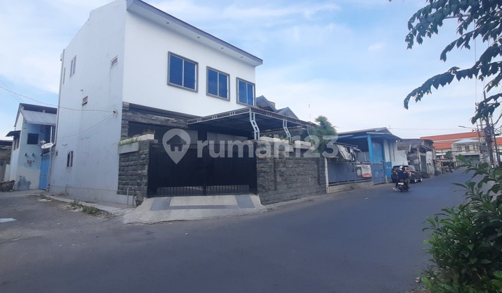 Jl. Buntaran Manukan Wetan Surabaya House 2