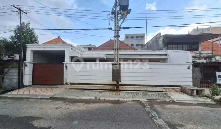 Rumah Pusat Kota Jl. Komering Darmo Surabaya Rumah Pusat Kota Jl. Komering Darmo Surabaya