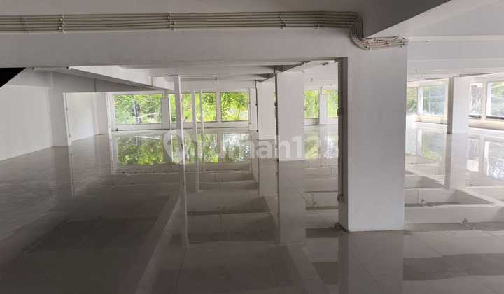 4-Story Building in the City Center of Gentengkali on Gentengkali Street, Surabaya 2