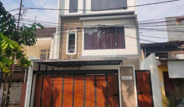 Rumah 3 Lantai di Jalan Tanjung Duren, Jakarta Barat 2