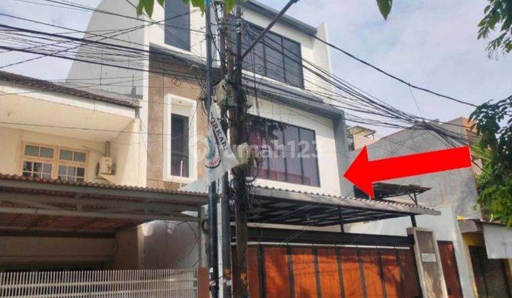 Rumah 3 Lantai di Jalan Tanjung Duren, Jakarta Barat 1