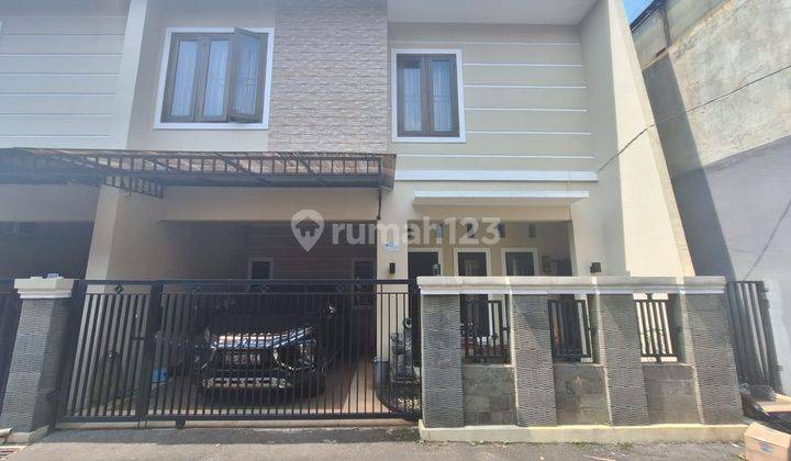 Dijual Rumah di Town House Alamanda, Pasar Rebo, Jakarta Timur 1