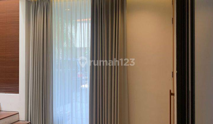 Rumah Fasilitas Kolam Renang Semi Furnished di Area Strategis Rempoa Jakarta Selatan 2