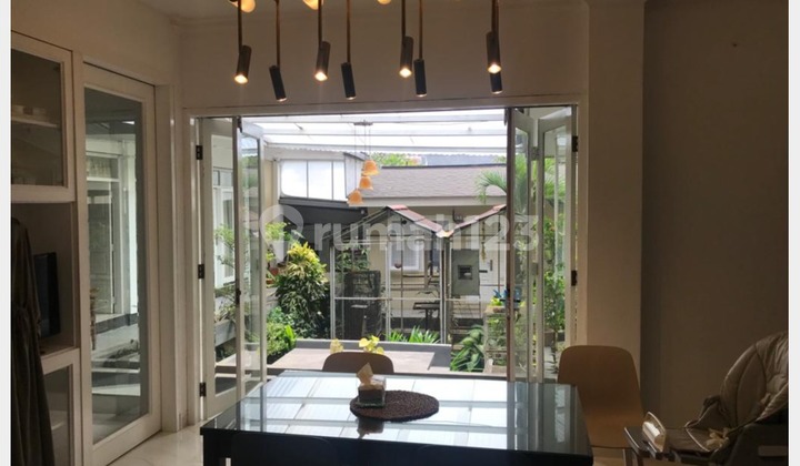 Very spacious house+boarding house, Super Strategic location, suitable for business and office in Pejaten RR122.