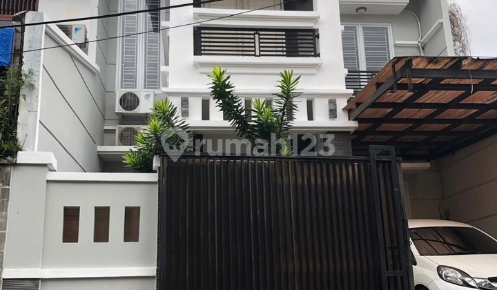 Rumah Komplek Semi Furnished Dekat Stasiun  di Kebayoran Lama RR002 2