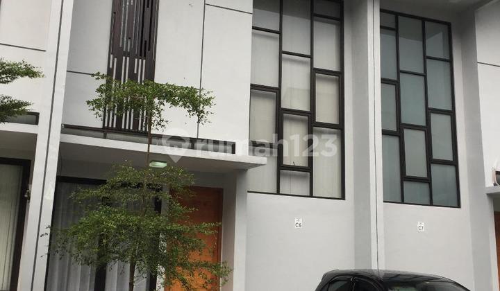 Comfortable Home with Swimming Pool Facilities near MRT Lebak Bulus 2
