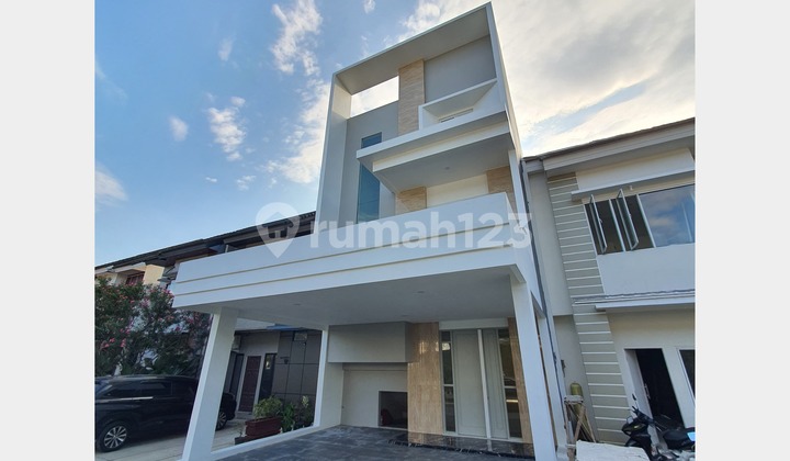 Special House with Rooftop Super Strategic Location in BSD Area, South Tangerang RR159 2
