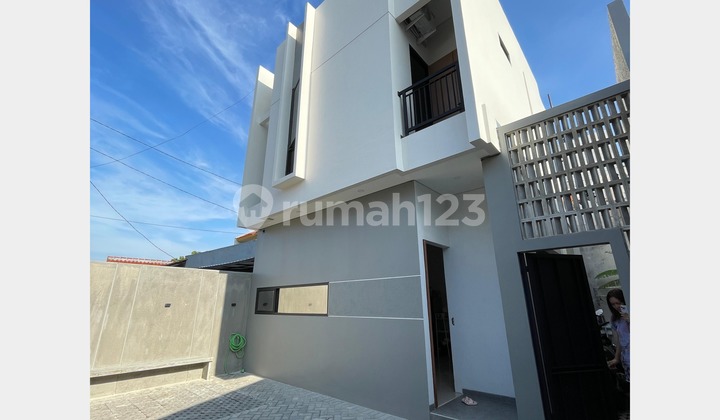 New Semi-Furnished [8x13] House with Spacious Parking in South Larangan