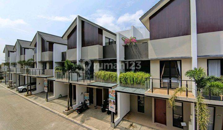 Rumah dengan Attic Room dan Rooftop di Bintaro, Tangsel 1