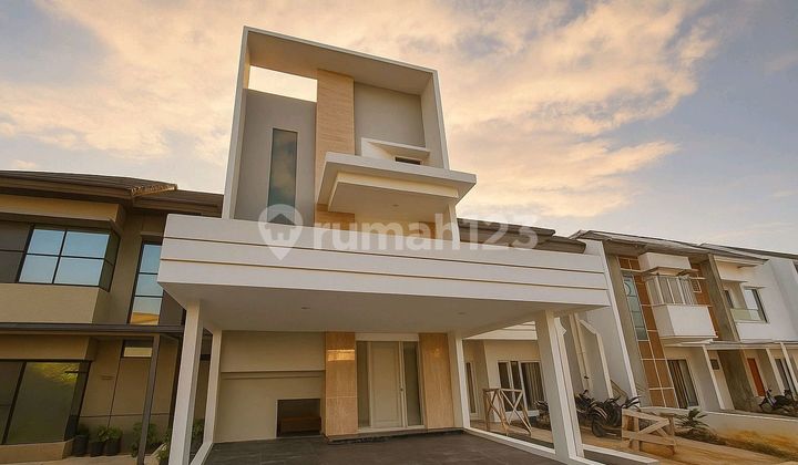Rumah Istimewa dengan Rooftop Lokasi Super Strategis di Area BSD, Tangerang Selatan RR159