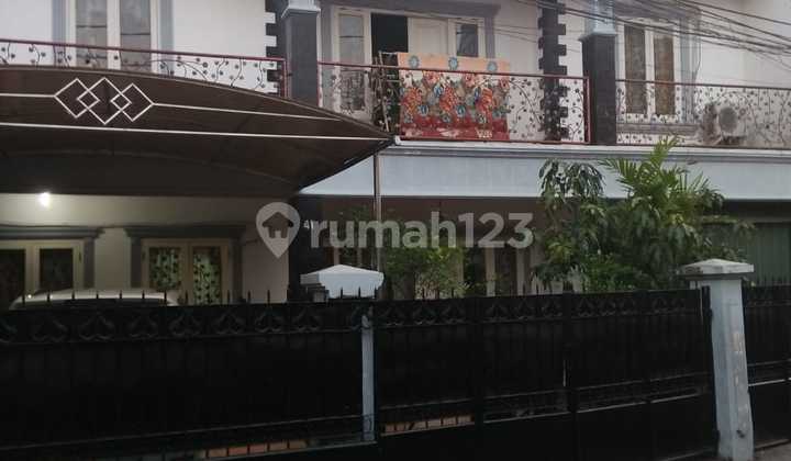 Rare Find! 5+1 Car Access House Below Market Price in Bangka, South Jakarta