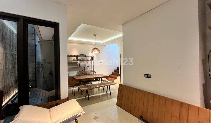Rumah 2 lantai Full Furnished terawat dalam komplek di Jagakarsa 2