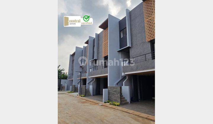 Rumah Cluster Eksekutif Fasilitas Communal Space & Kolam Renang  Dekat Area Permata Hijau Jakarta Selatan