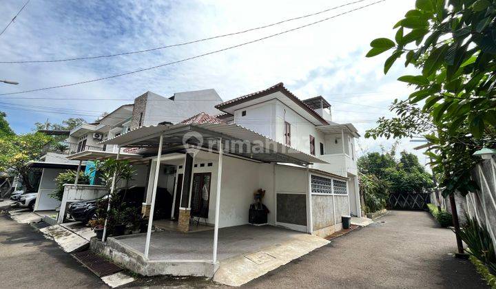 Turun Harga! Townhouse 2,5 Lantai Terawat Posisi Hoek Nempel TB. Simatupang 1