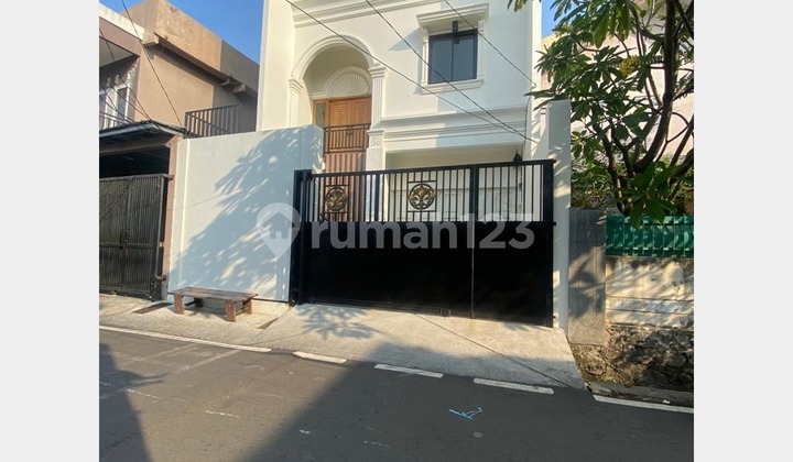 Rumah American Termurah Lokasi Super Strategis di Area dekat Permata Hijau RR185