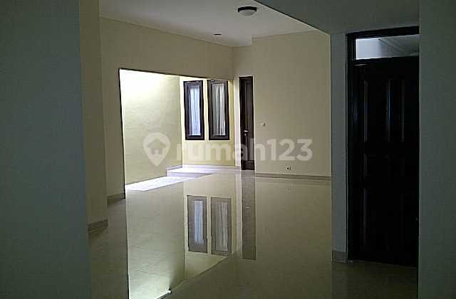 Termurah! Rumah 4 Kt Dalam Cluster Dekat LRT Cikunir di Jakarta Timur 2