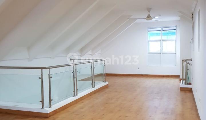 Jarang Ada! Rumah 4+1 Terawat AC Nempel di Cilandak, Jaksel 2