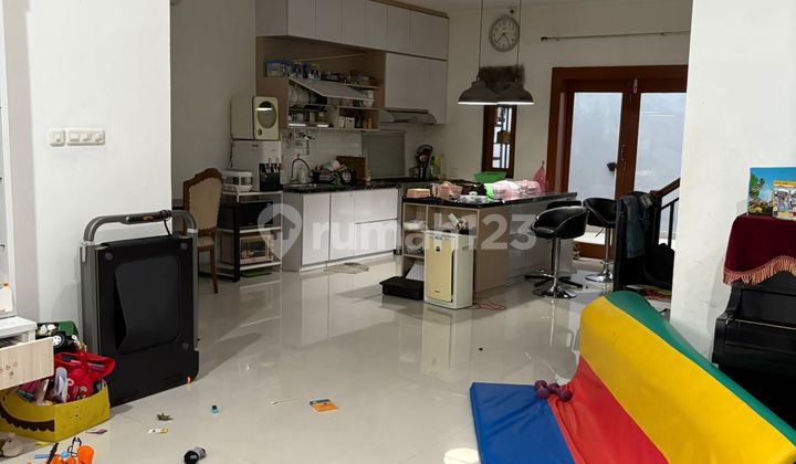 Dijual Rumah Siap Huni Dalam Komplek Perumahan Mega Kebun Jeruk, Jakarta Barat Dijual Rumah Siap Huni Dalam Komplek Perumahan Mega Kebun Jeruk, Jakarta Barat