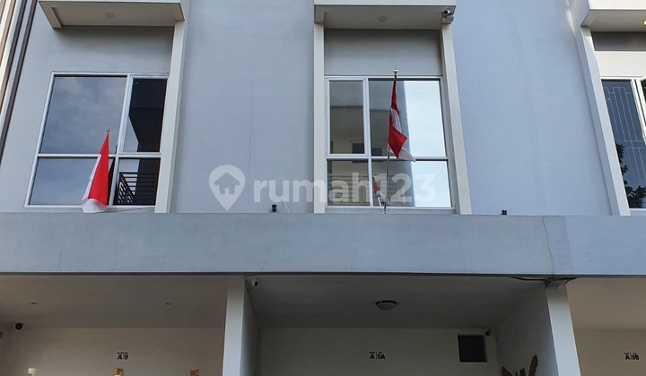 For Sale 4.5-Story Ready-to-Occupy House in Cendrawasih Residence Housing Complex, Cengkareng, West Jakarta For Sale 4.5-Story Ready-to-Occupy House in Cendrawasih Residence Housing Complex, Cengkareng, West Jakarta