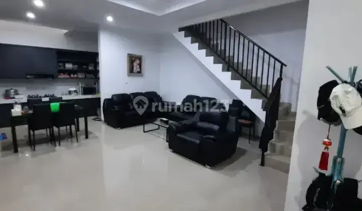 Dijual Cepat Rumah 3 Lantai di Perumahan Cengkareng Indah 1