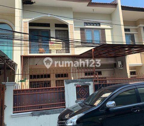 Dijual Rumah 2 Lantai Daerah Taman Ratu 2