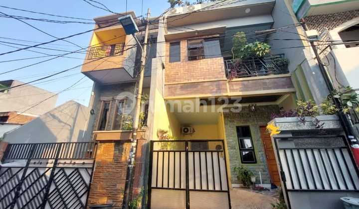 DiJual Rumah 3 lantai Siap Huni Dekat ITC Cempaka Mas Jalan Biduri Bulan Kemayoran Jakarta Pusat DiJual Rumah 3 lantai Siap Huni Dekat ITC Cempaka Mas Jalan Biduri Bulan Kemayoran Jakarta Pusat