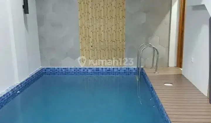 Dijual Rumah with Pool Indoor 3 Lantai di Taman Ratu  2